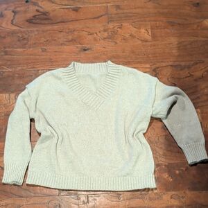Cozy Women's V-Neck Sweater in Cream